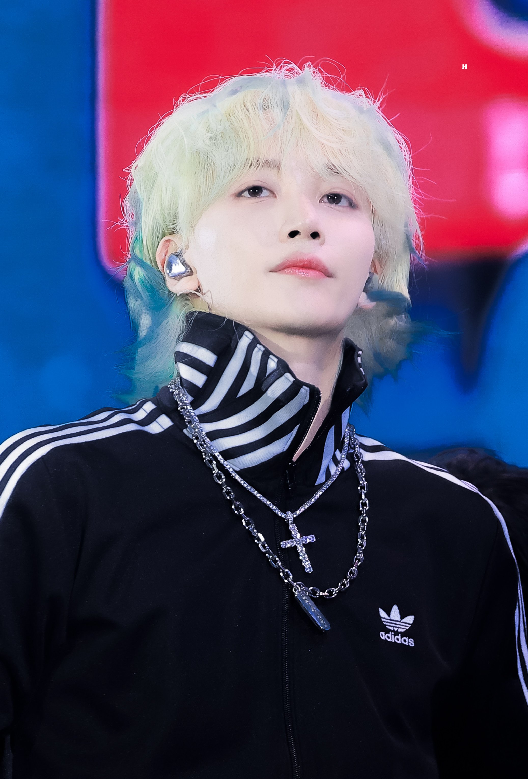 𝐇𝐇 on X: 