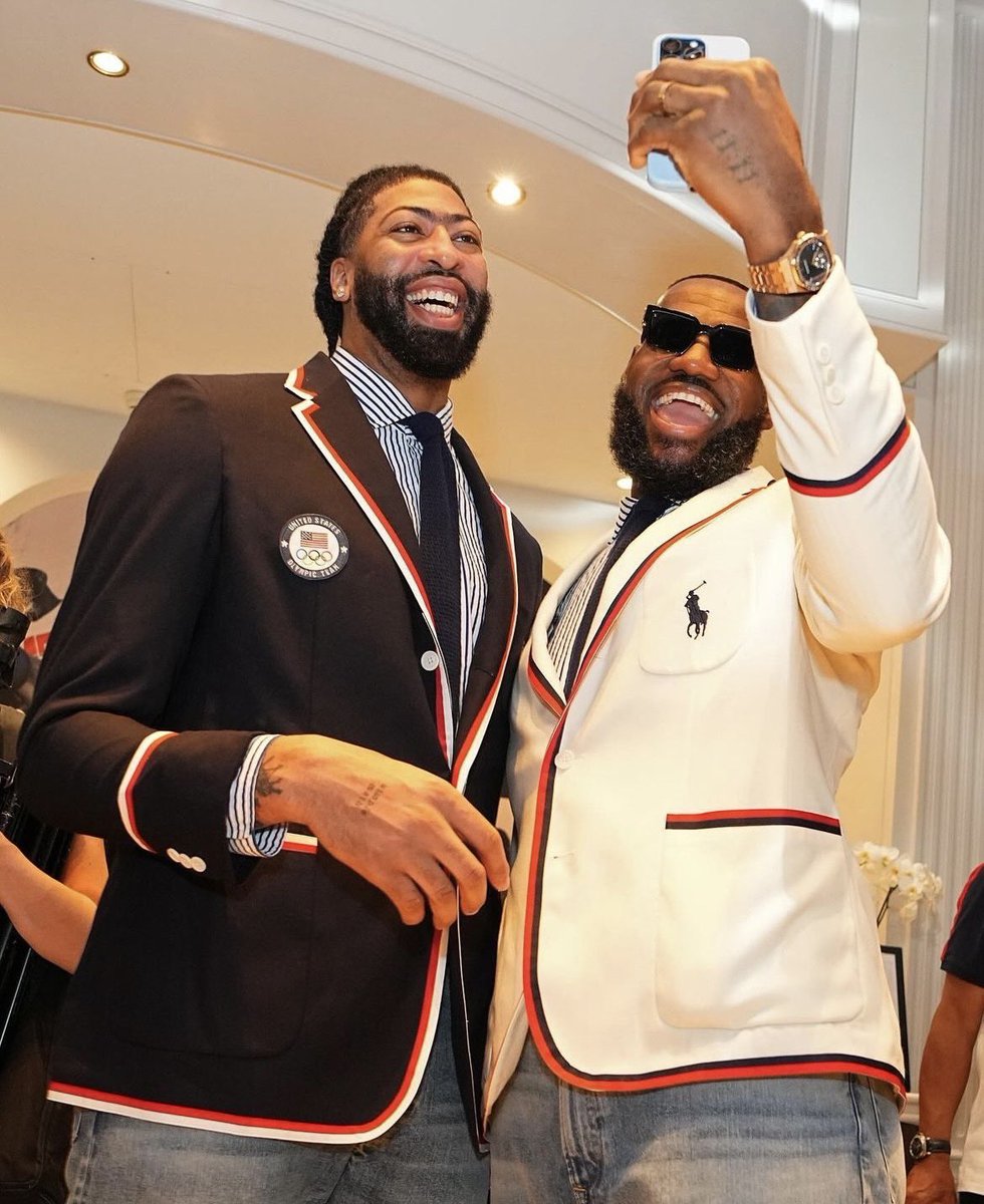 #Repost <a href="/BleacherReport/">Bleacher Report</a> : USA Basketball at the Olympic opening ceremony in Ralph Lauren blazers and jeans 🔥 

What sport are you most excited to watch? #OlympicGames