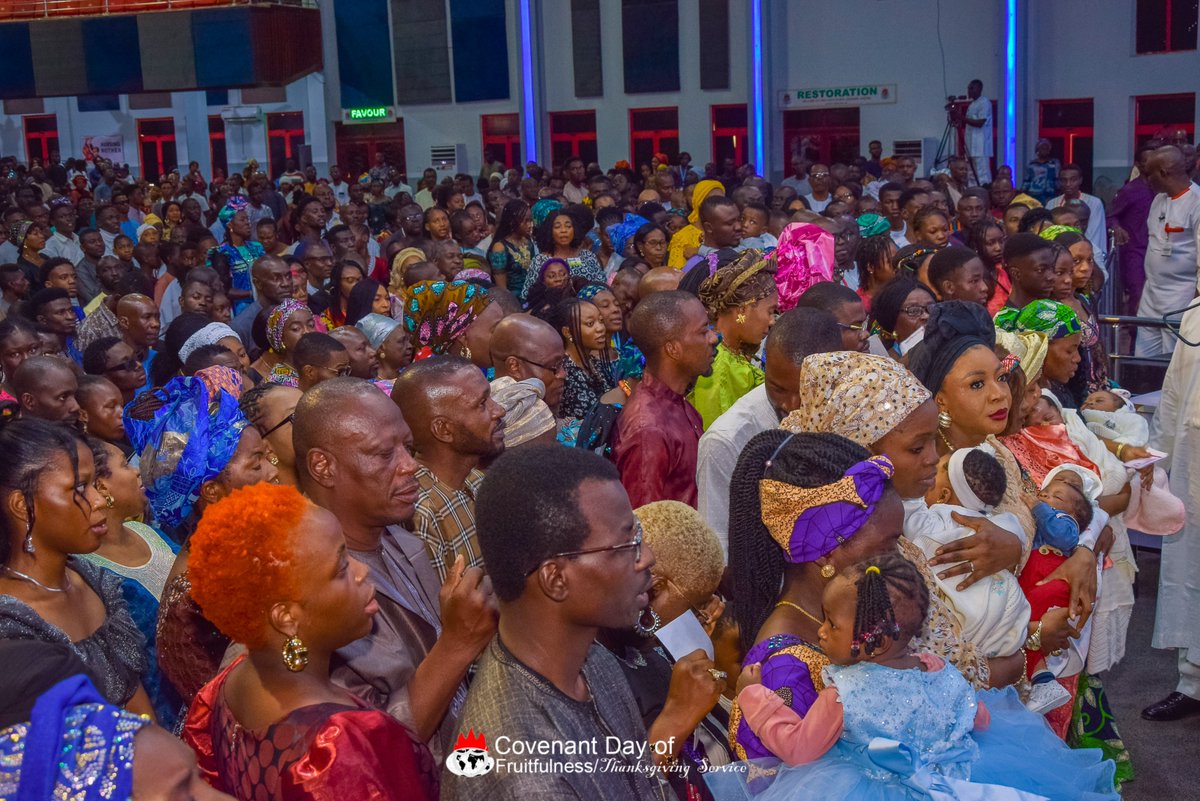 lfcbarnawakad's tweet photo. Covenant day of Fruitfulness and thanksgiving service Second service #lfcgofkd #lfcbarnawakd https://t.co/oZyh5o7QR4