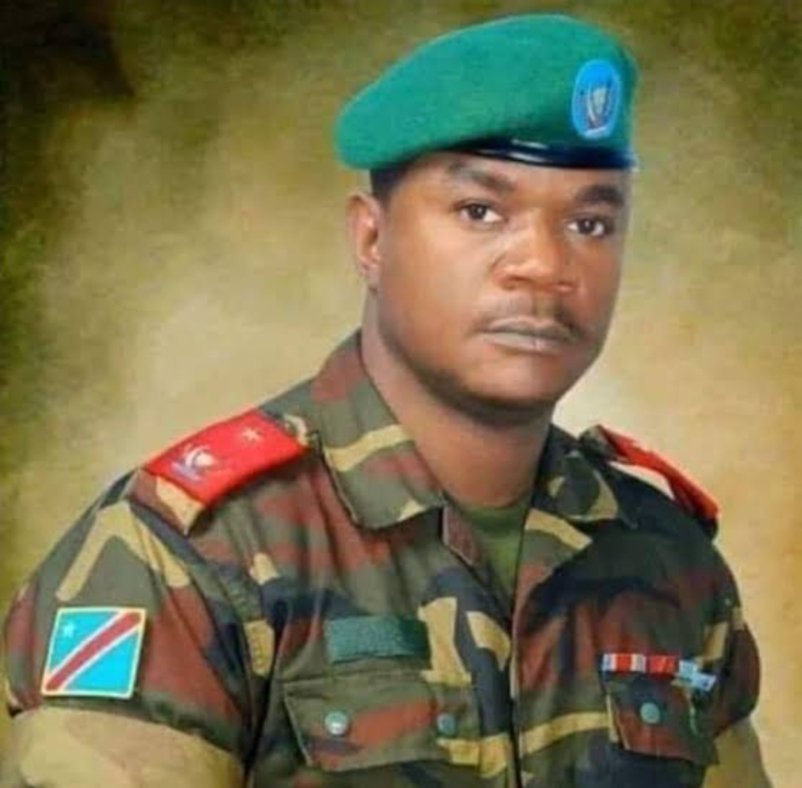 SimaroNgongoMba's tweet photo. CHICO @TSHITAMBWE RETOURNE Ă LâEST MAIS SE RĂFUGIE Ă #BENI APRĂS AVOIR ĂTĂ POURCHASSĂ PAR LA POPULATION DE #BUTEMBO.
DES MALĂDICTIONS LE POURSUIVENT JUSQUâĂ BĂNI OĂ DES MASSACRES DES CIVILS SâINTENSIFIENT PAR LES TERRORISTES #ADF. SAMEDI, DâAUTRES CORPS DES POPULATIONS #NANDES ĂGORGĂES ONT ĂTĂ DĂCOUVERTS DANS LA BROUSSE.
- Encore des massacres des populations du territoire de BENI (#NORD-KIVU). Plusieurs corps dĂ©tachĂ©s de leurs tĂȘtes en Ă©tat de dĂ©composition trĂšs avancĂ©e ont Ă©tĂ© dĂ©couverts dans la brousse du groupement #BATANGI-MBAU. Une dizaine de personnes massacrĂ©es, essentiellement des hommes et des femmes.
- â Des tueries qui interviennent au moment oĂč le GĂ©nĂ©ral CHICO TSHITAMBWE, Sous-chef dâĂtat-Major des Forces armĂ©es congolaises, chargĂ© des OpĂ©rations militaires et Commandant Front Nord, contre lâAlliance Fleuve Congo (#AFC) du #M23, vient de retourner Ă Beni, au Nord-Kivu. TSHISEKEDI ne peut se sĂ©parer de son prĂ©cieux frĂšre de langue qui lui garantit toutes les opĂ©rations retour des fonds dĂ©caissĂ©s par le TrĂ©sor public au nom de la guerre.
- â En une semaine, plusieurs dizaines de congolais ont Ă©tĂ© tuĂ©s dans la rĂ©gion de BĂNI par des #ADF entretenus par le gouvernement congolais.
âLES ADF DE BĂNI SONT FINANCĂS PAR DES NOTABLES TSHISEKEDISTES DU GRAND NORD-KIVUâ