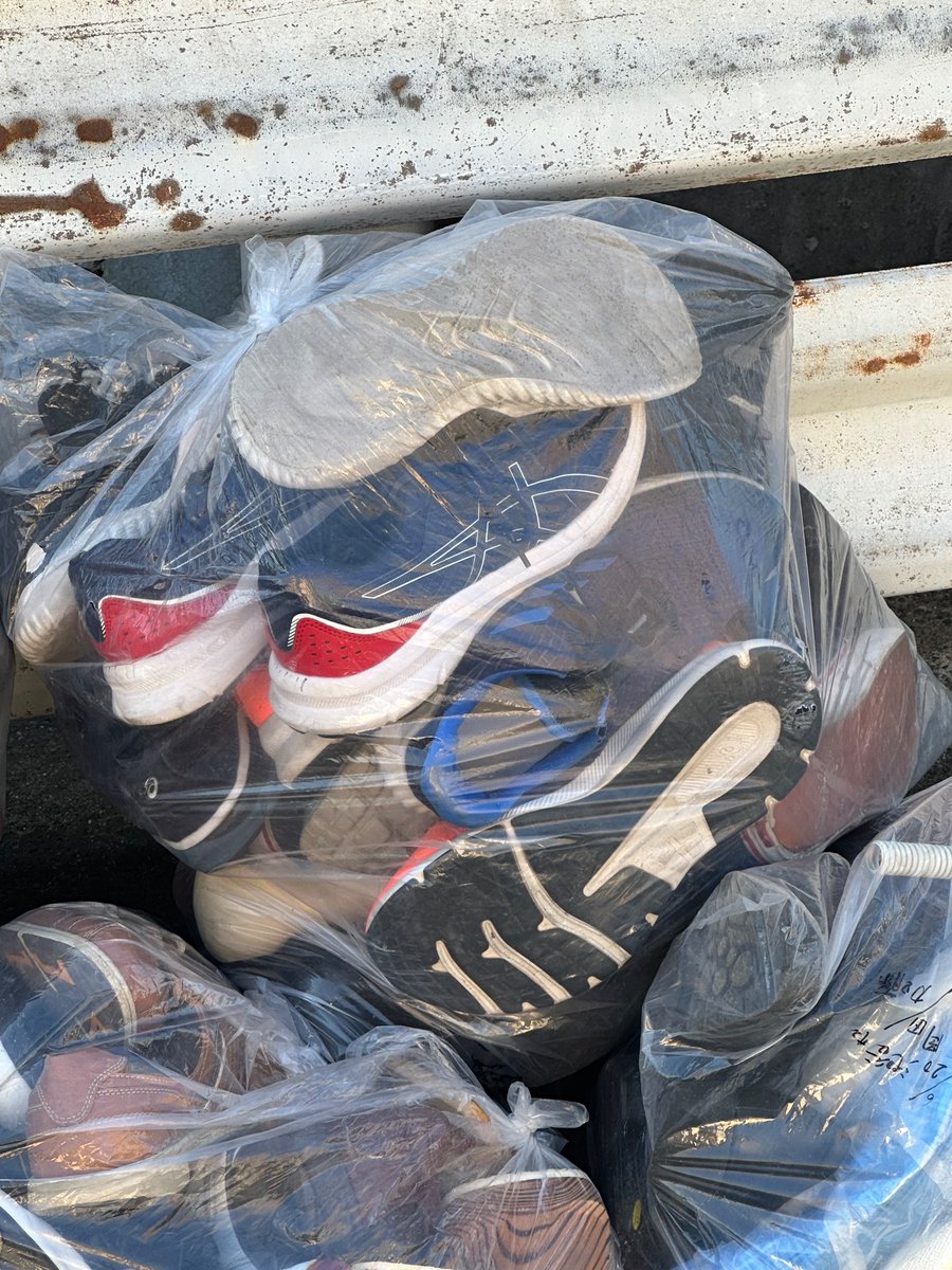 Torytech24's tweet image. これは、鳥コンの帰路で発見した機体カラーのゴミ()