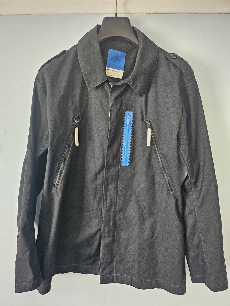 ElmerMatt's tweet photo. @adiFamily_ Originals short trench coat, size large fits a little bigger.

£20 + postage https://t.co/8KF84bzxCb