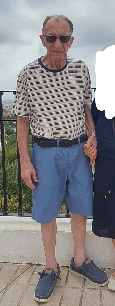 Chicos esto es serio. Ha desaparecido esta mañana en Fuengirola este señor, es el padre de un gran amigo. Si alguien le ve por favor decidlo por aquí, está la policía avisada y la familia buscando.
Gracias a todos.