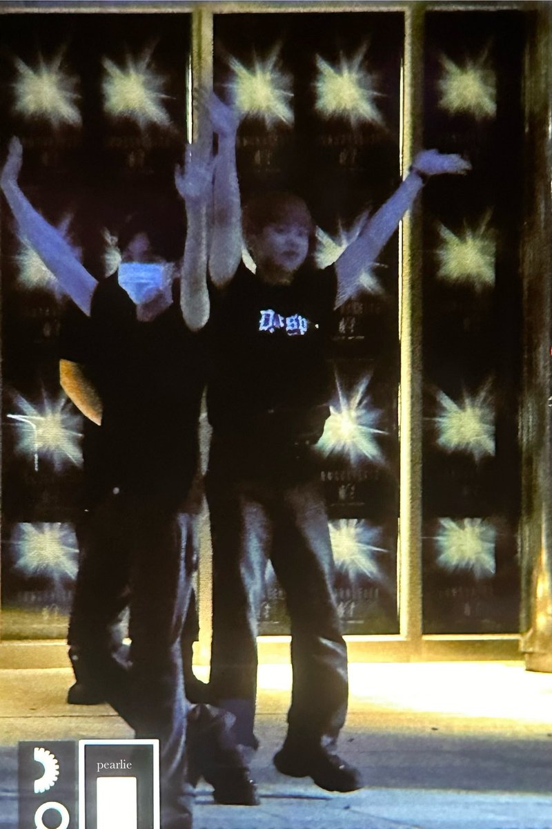 근데 진짜 16년도 얼굴 진하게 올라온다 
앞자리 뺏을라고 뛰던 160821시우민같기도하고 
엑소디움 시우민 같기도하고