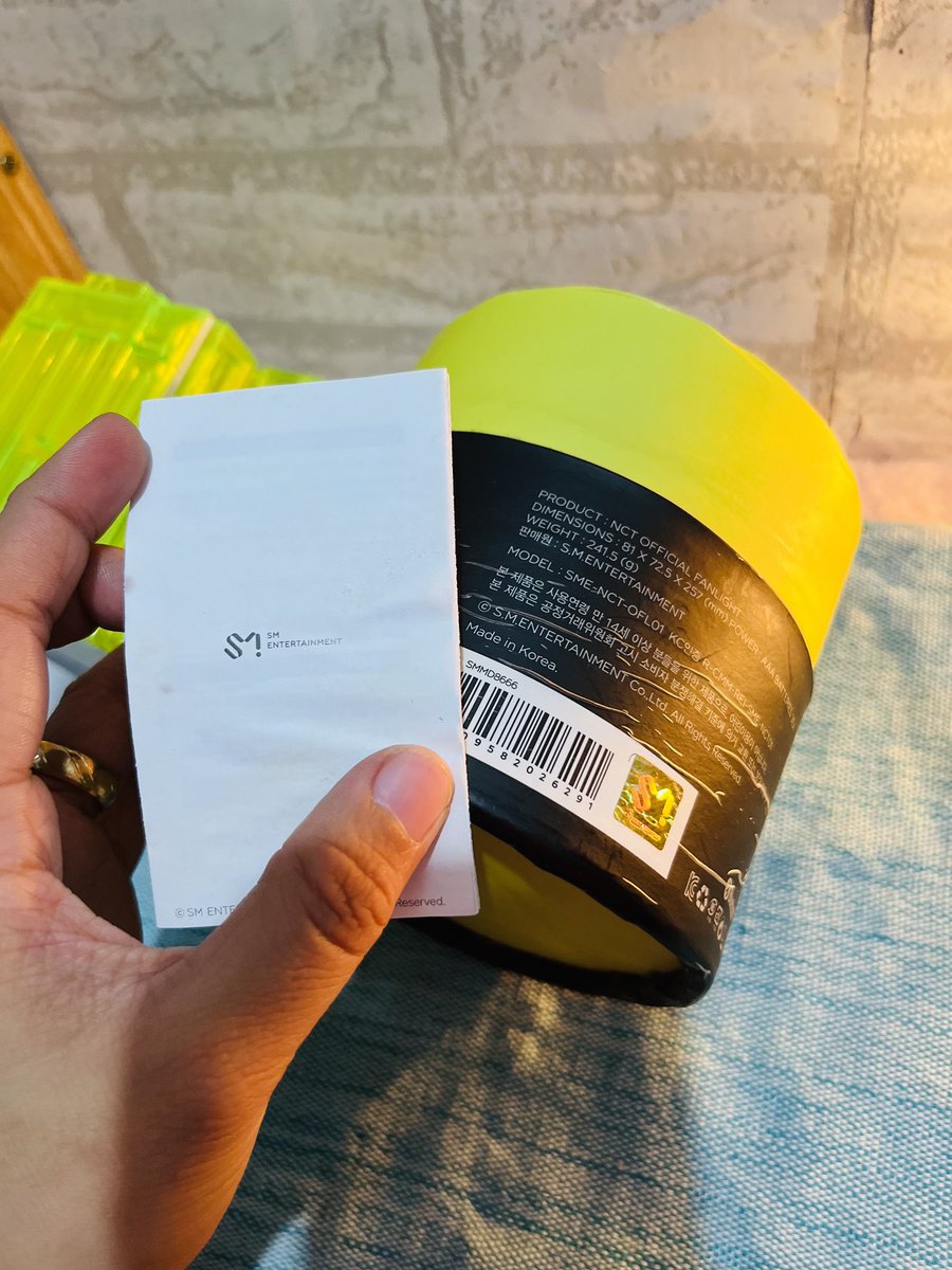 ehmtricitabine's tweet photo. WTS LFB ph: NCT LIGHTSTICK (Neobong) ver 1

📌Bought in 2022
📍Used in The Link, TDS2 movie
📌no dustbag
📌RFS: nakatambak na lng po, will not use anymore
📌PHP 1,800 | 1,500 PAYO
Good as new
#nct #NCT127 #NCTDREAM #THEDREAMSHOW3_in_MANILA https://t.co/xyQJMfo9tv