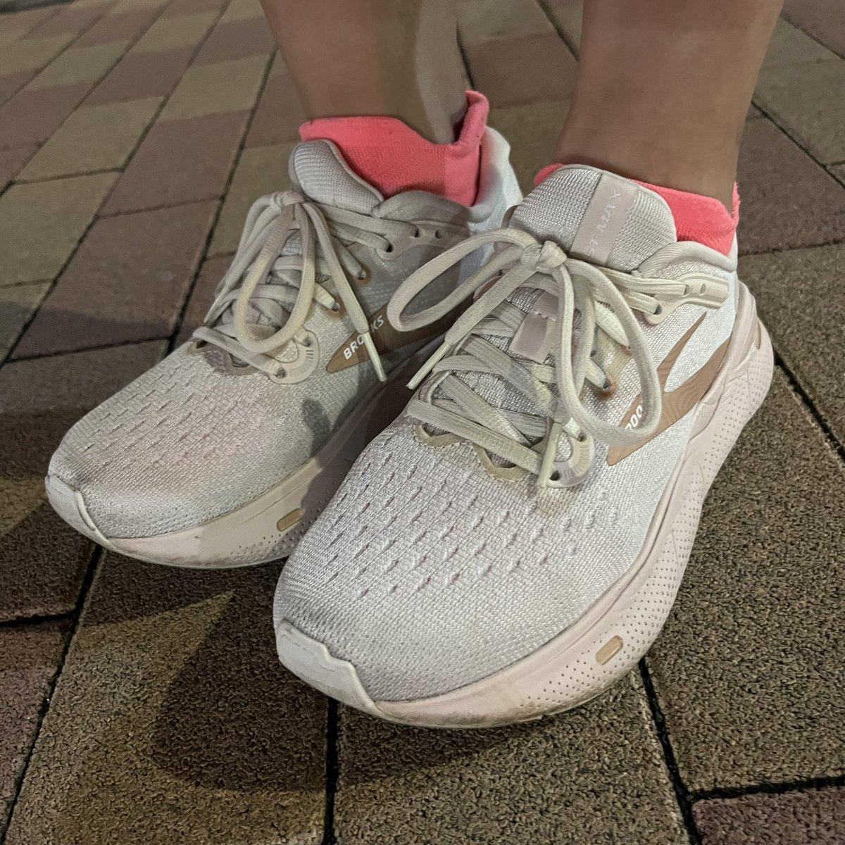 hyr_RunHappy's tweet photo. #帰宅ラン
👟: #BROOKS #GhostMAX
暑いし、1日眠いし、お仕事はもう少し忙しい方が好きだし、The脱力会の帰宅ランとなりました🐢
ゆるゆるとした起伏あるコースを走ったり、階段を取り入れたりしてタラタラっと🏃♂️
早く拠点決まって欲しい1つの理由として、仕事の靴と帰宅ランの靴を分けたい😭 https://t.co/8Wy5NdisY5