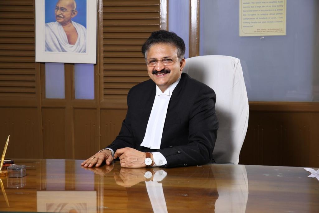 NewsAlgebraIND's tweet photo. BIG BREAKING NEWS 🚨 Kerala High Court rules that the law against child marriage would apply to all Indians irrespective of their religion.
A bench of Justice PV Kunhikrishnan also made it clear that the Act supersedes Muslim personal law that allows marriage of a girl at puberty.
He pointed out that citizenship was primary and religion secondary.