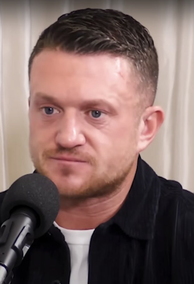 SteveAReformUK's tweet image. One of these men repeatedly punched a women police officer in the face while the other showed a video. Guess which one is behind bars tonight. 

Our country is way more f@(ked up than we think. We need @reformparty_uk as a matter of urgency.