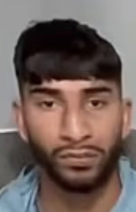 SteveAReformUK's tweet image. One of these men repeatedly punched a women police officer in the face while the other showed a video. Guess which one is behind bars tonight. 

Our country is way more f@(ked up than we think. We need @reformparty_uk as a matter of urgency.