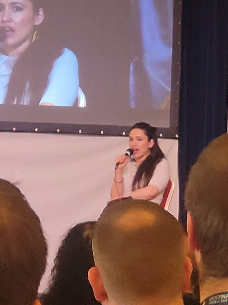 TrekThisOutPod's tweet photo. Christina Chong shared some of her EP featuring cast mates from SNW.
Move over Barry White, Ethan Peck is in the house!
Runa steals the show again!
#Destination #DestinationTrek https://t.co/pMf4avNvId