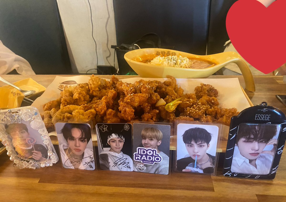 성혁이 덕에 간만에 치킨 냠냠😋