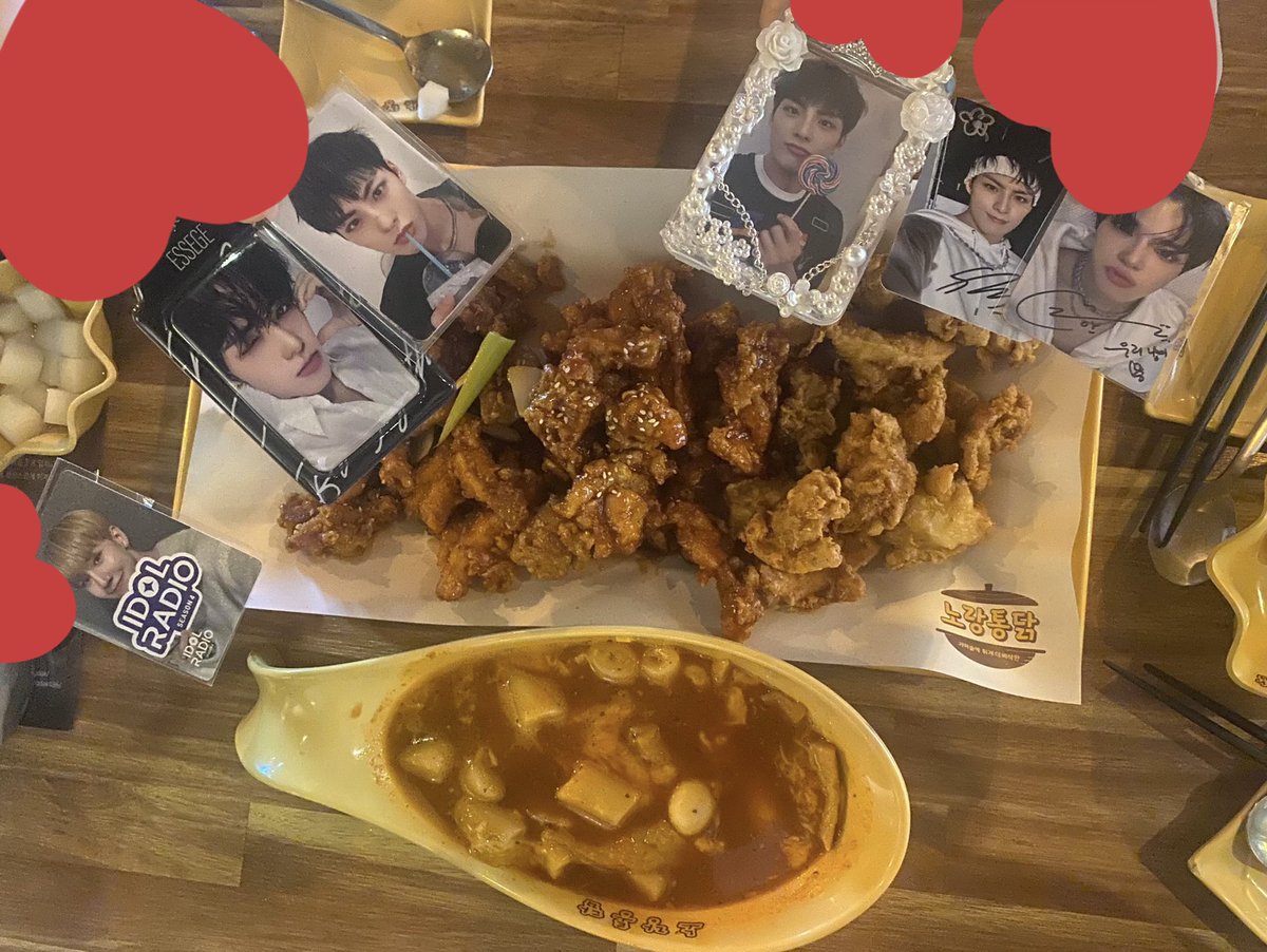 b_jooan's tweet photo. 성혁이 덕에 간만에 치킨 냠냠😋 https://t.co/33RDQnAZcp