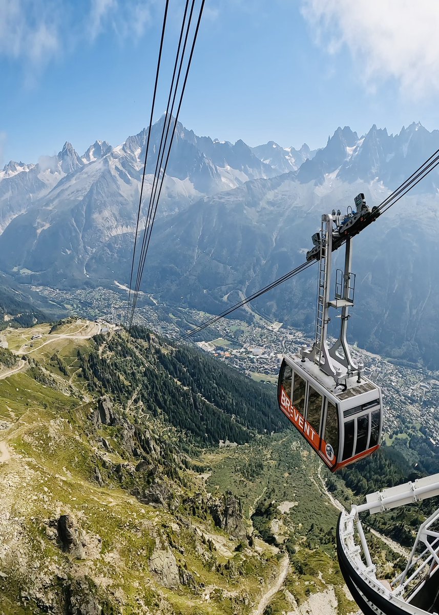 MONTBLANC_NR's tweet photo. Montez à bord et laissez-vous transporter🚠⭐️
📍Le Brévent offre des vues spectaculaires sur le Mont-Blanc.
#brevent #chamonix #montblanc #hautesavoie #montagne #panorama https://t.co/1PAAlL2Xtb
