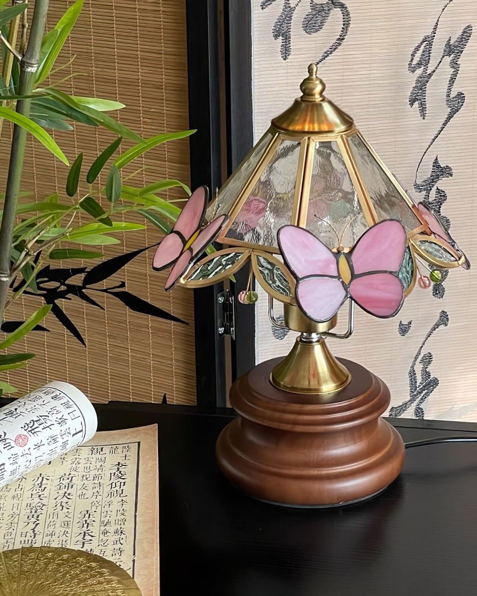 Butterfly table lamp