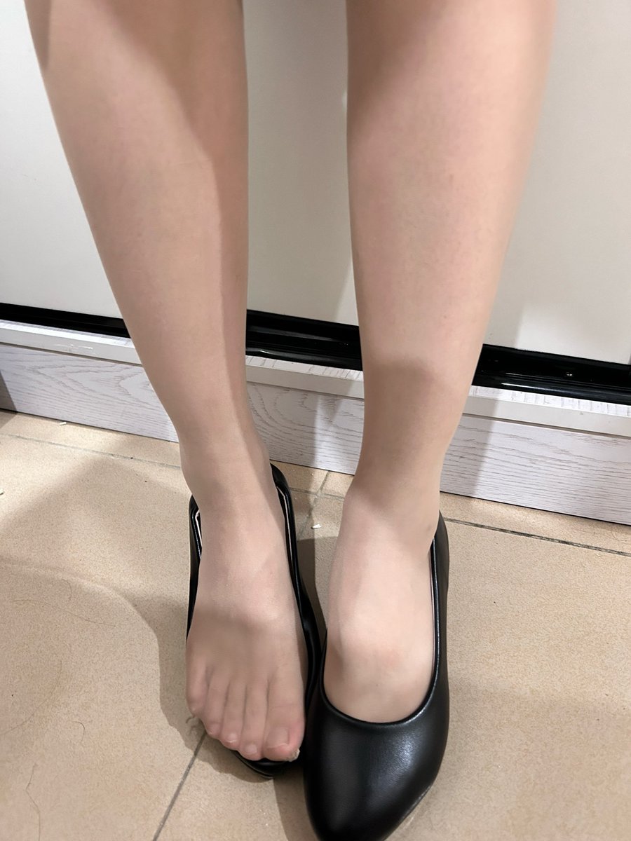 下了班啦，站一天鞋子都被汗浸透