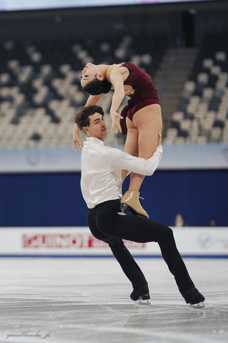 yanablumka's tweet photo. Misato Komatsubara & Tim Koleto during the free dance practice
Happy birthday to Misato!✨
#MisatoKomatsubara
#TimKoleto
#4ContsFigure https://t.co/ZInbeBlTmi