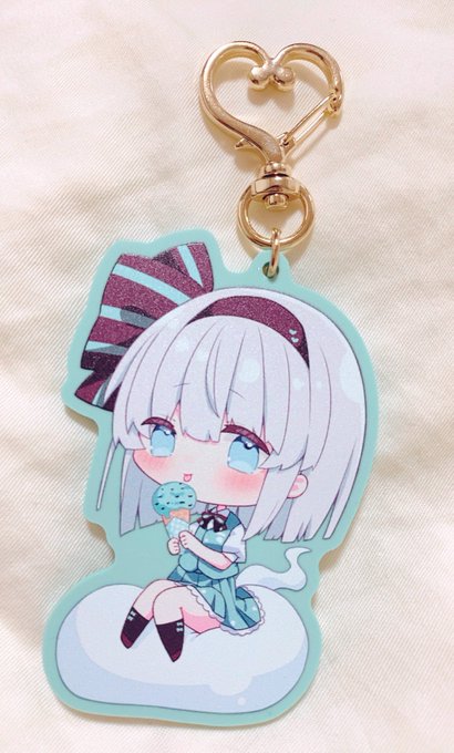 C104で頒布予定のチョコミント妖夢ちゃんアクリルキーホルダーと、セットになるステッカーが届いたので見本写真ぱしゃり📷✨️
チョコミントカラーな色味のさらさらマットな可愛いアクリルを使用しました!めちゃんこ可愛い出来になって大満足です😭👏 