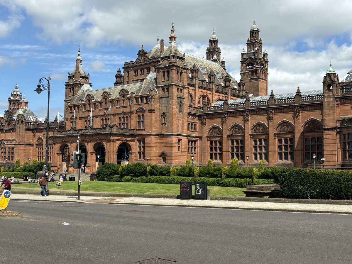 There are worse views from coffee shops.. ☕️
#Glasgow