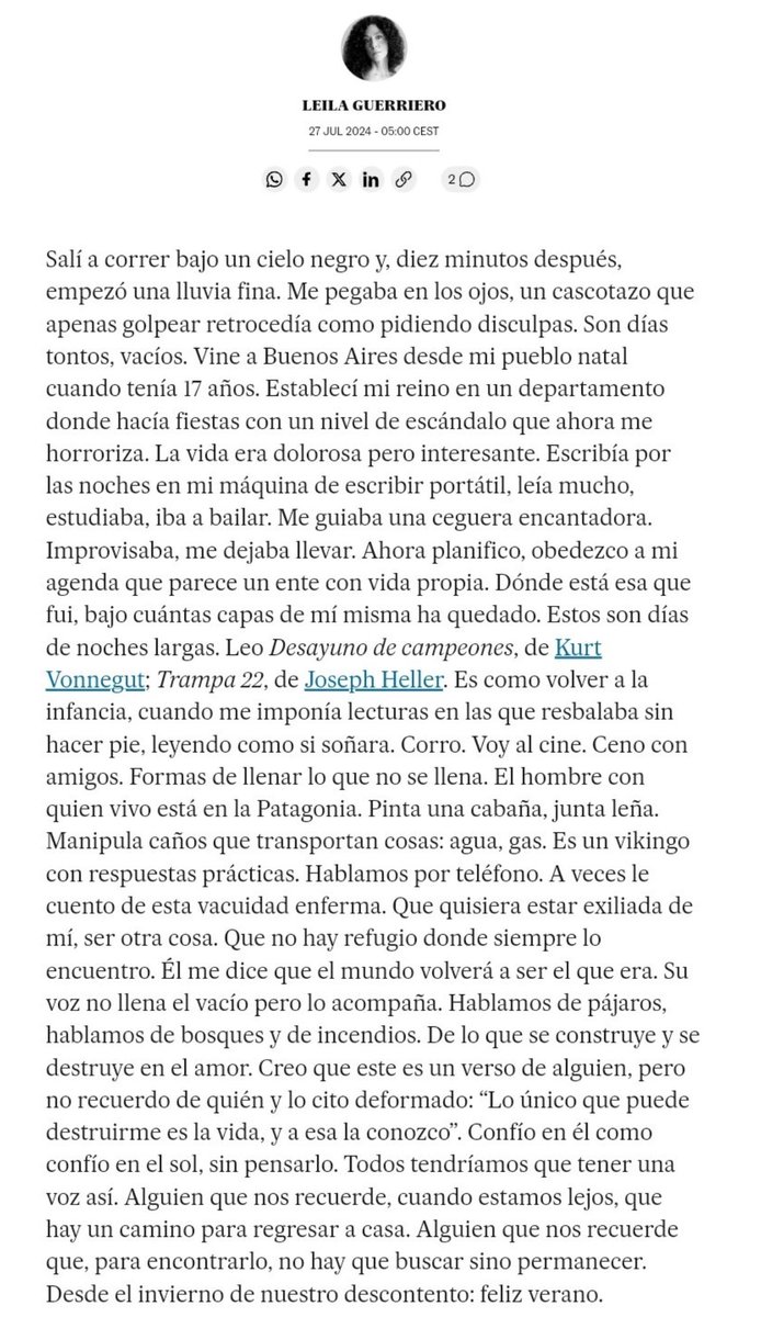 “Todos tendríamos que tener una voz así. Alguien que nos recuerde, cuando estamos lejos, que hay un camino para regresar a casa”.

Leila Guerriero en El País.