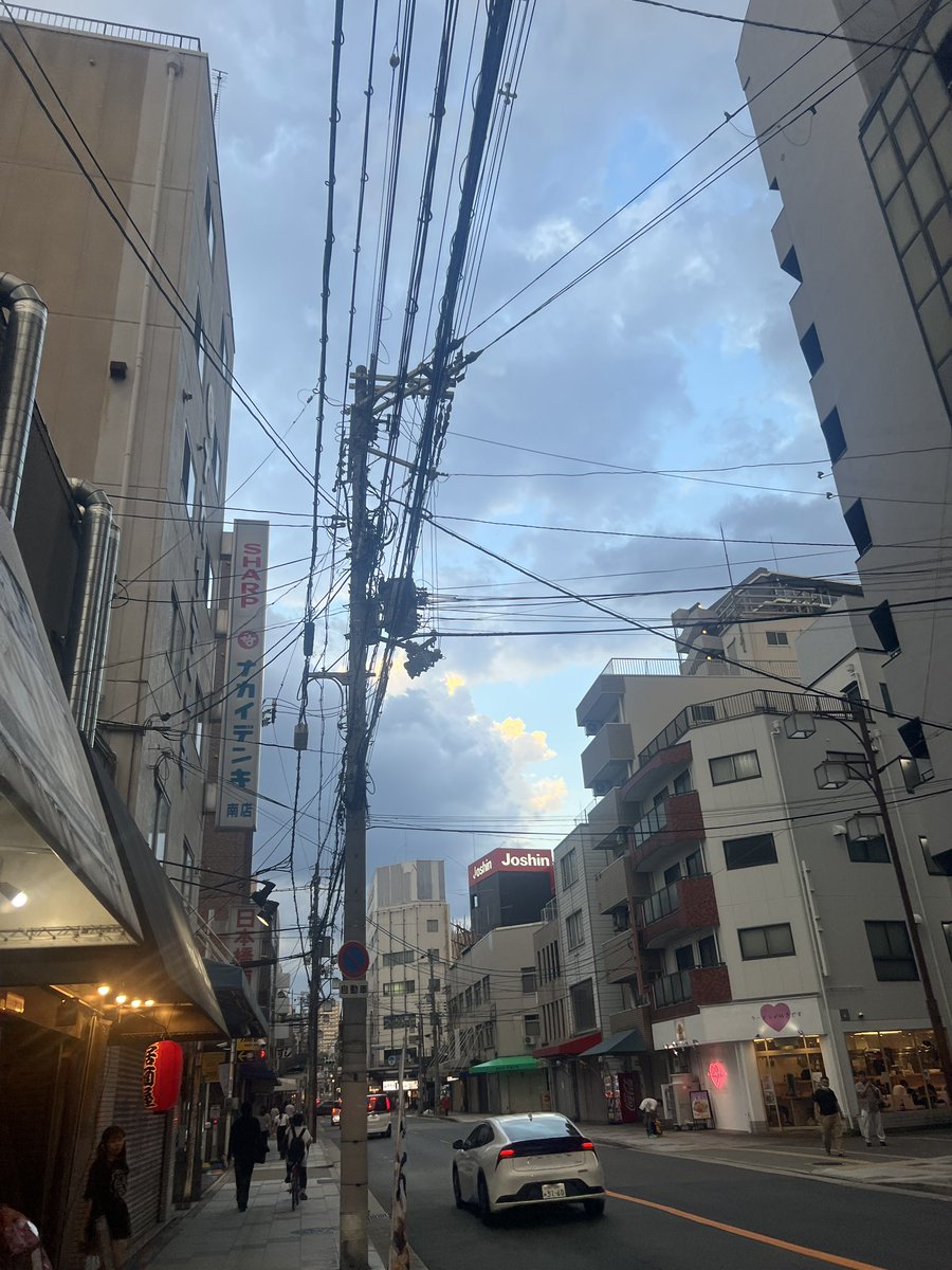 qa6552247's tweet photo. 今天的云感觉真不错 https://t.co/VLXg4KTbTh