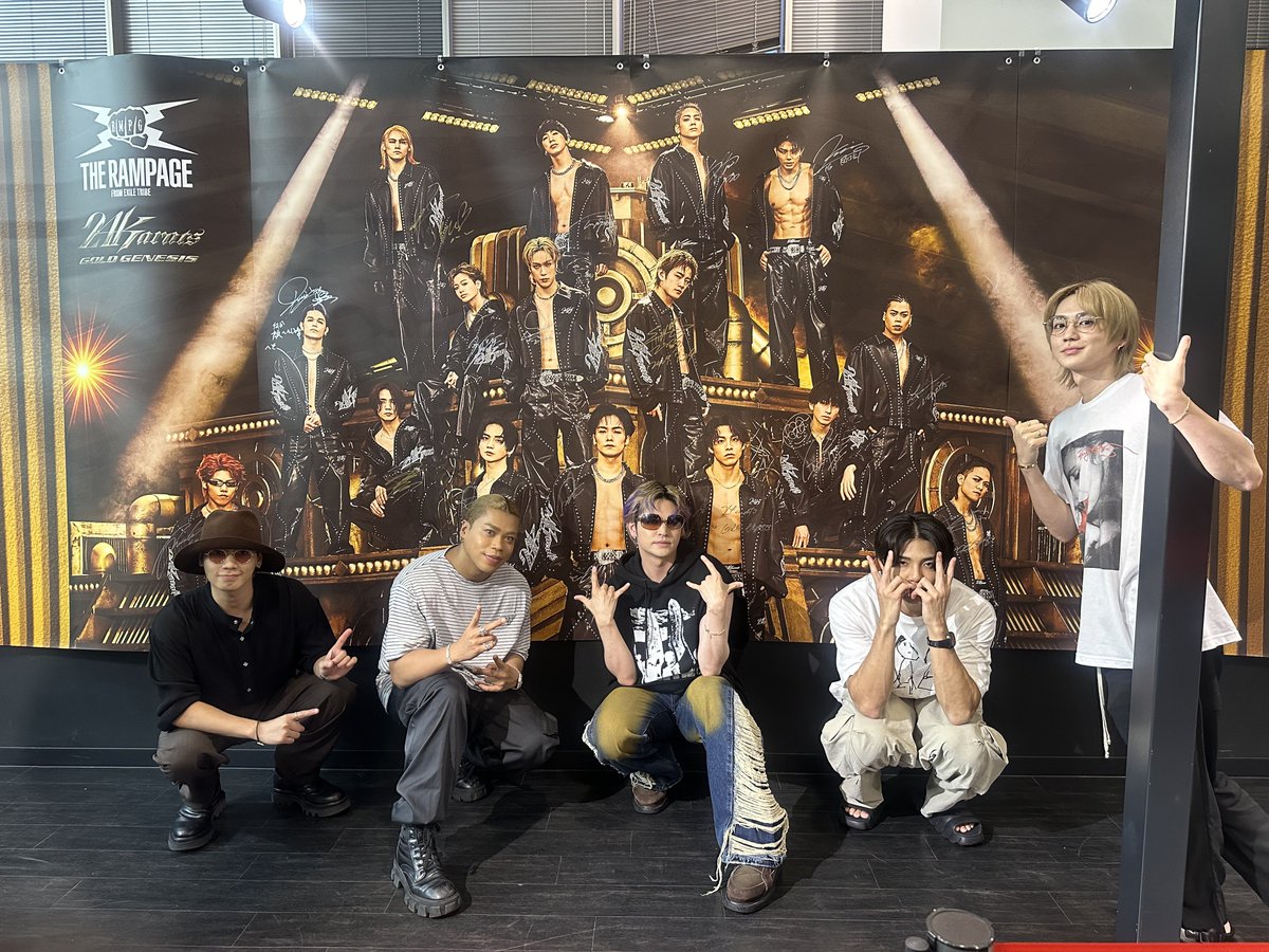 therampagefext's tweet photo. ⚡️2024.07.24 Release⚡️
𝟐𝟒𝒌𝒂𝒓𝒂𝒕𝒔 𝐆𝐎𝐋𝐃 𝐆𝐄𝐍𝐄𝐒𝐈𝐒

*. Release Fan Meeting .*
@イオンモール大高

お越しいただいた皆様
ありがとうございました😭🙏🏻✨

イベント後には、タワーレコード
名古屋近鉄パッセ店さんに
お邪魔しました📀❤️‍🔥

このチームでは最後でしたが…
明日は北海道と沖縄に分かれて
皆さんに会いに行きます🦀🌺

🎧https://t.co/je9Jz0UDai
🎥https://t.co/uGZUQhYWEO

イベント詳細はこちら
🔗https://t.co/XFAArqYQum

𝟐𝟒𝒌𝒂𝒓𝒂𝒕𝒔 𝐈𝐬 𝐁𝐚𝐜𝐤 !!
𝐖𝐢𝐭𝐡 𝐓𝐇𝐄 𝐑𝐀𝐌𝐏𝐀𝐆𝐄 !!

#THERAMPAGE #24karats
#LIKIYA #神谷健太 #与那嶺瑠唯
#吉野北人 #武知海青