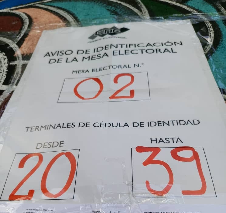 eileonf's tweet photo. @eduardomenoni @MariaCorinaYA A esta hora los que votan en el colegio Don Bosco de Altamira, mesa 02 no han podido votar. La máquina no funcionó, no funcionó el repuesto, ni la captahuellas, no solucionan! https://t.co/pIbM5MyLcj
