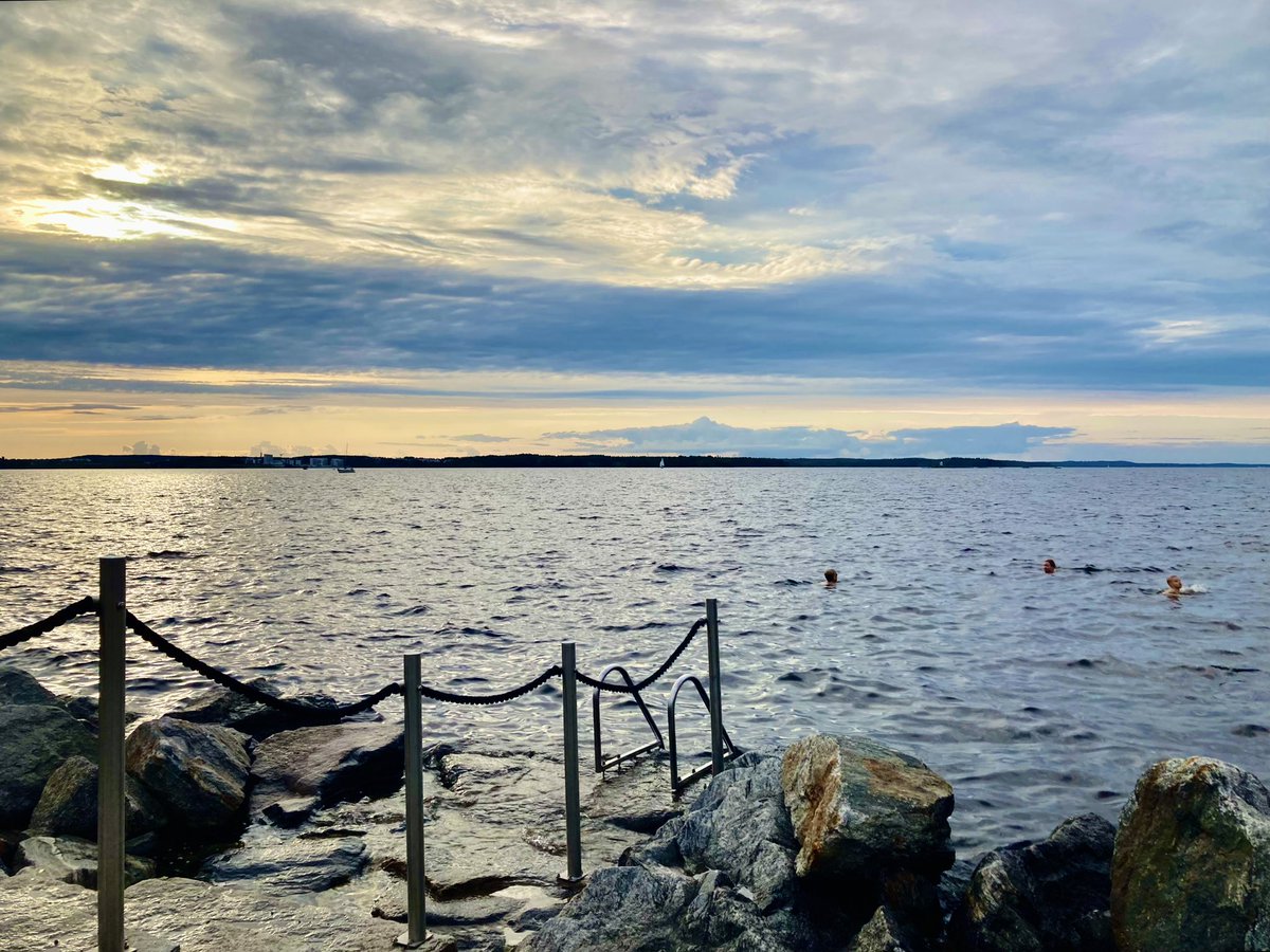 In a land of 188,000 lakes (such as Finland is) it would be utterly ridiculous, pointless and futile to try to pick a favourite one

But I’m going to do it anyway

This is Näsijärvi … very active, never boring, always beautiful