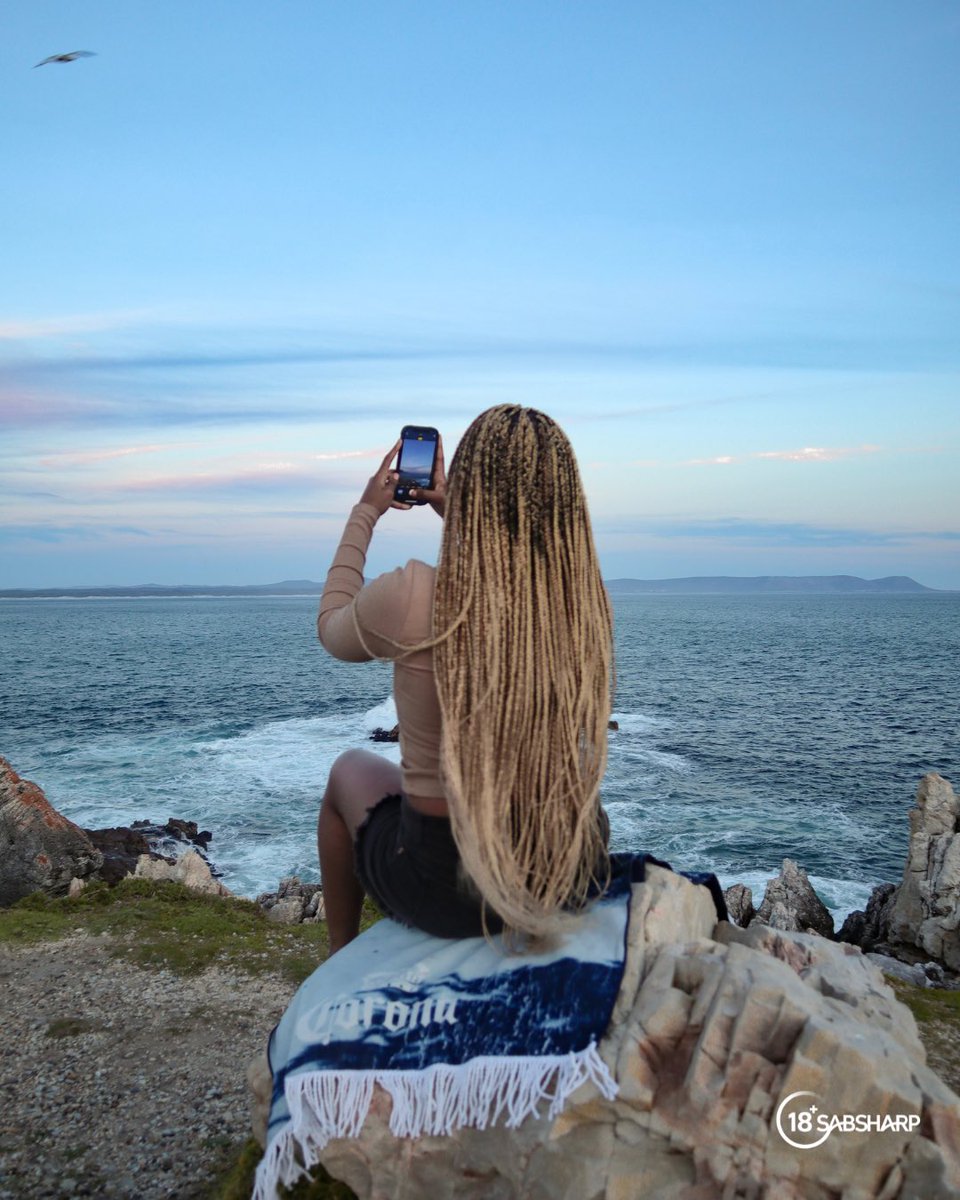 Why take photos of the sunset?

Because no two sunsets are the same. 
So if you want to see it again, you’ve got to capture it 🌅 📸 

#GoldenMoments #Thisisliving #ad