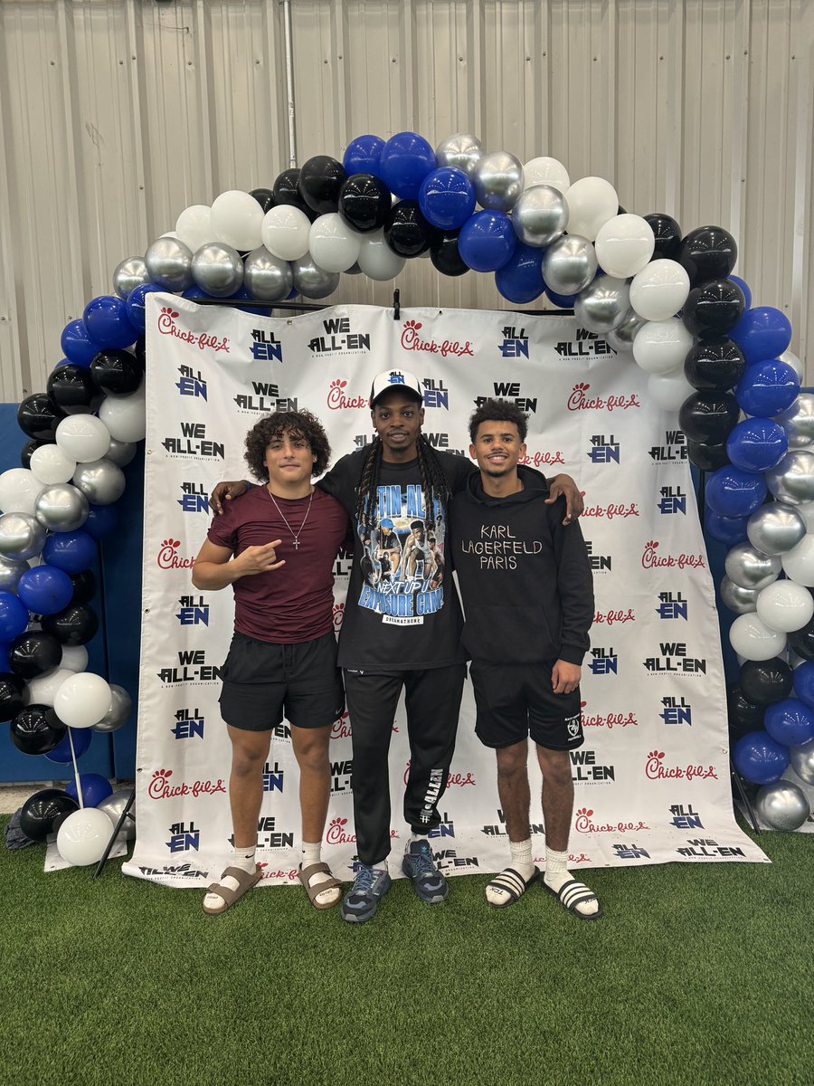 frankr_26's tweet image. Thanks to @ChickfilA and @justinallen_13 I had an amazing showcase at the @allensportshtx next up u exposure camp. Met a lot of great people and was coached a lot from guys that know game!