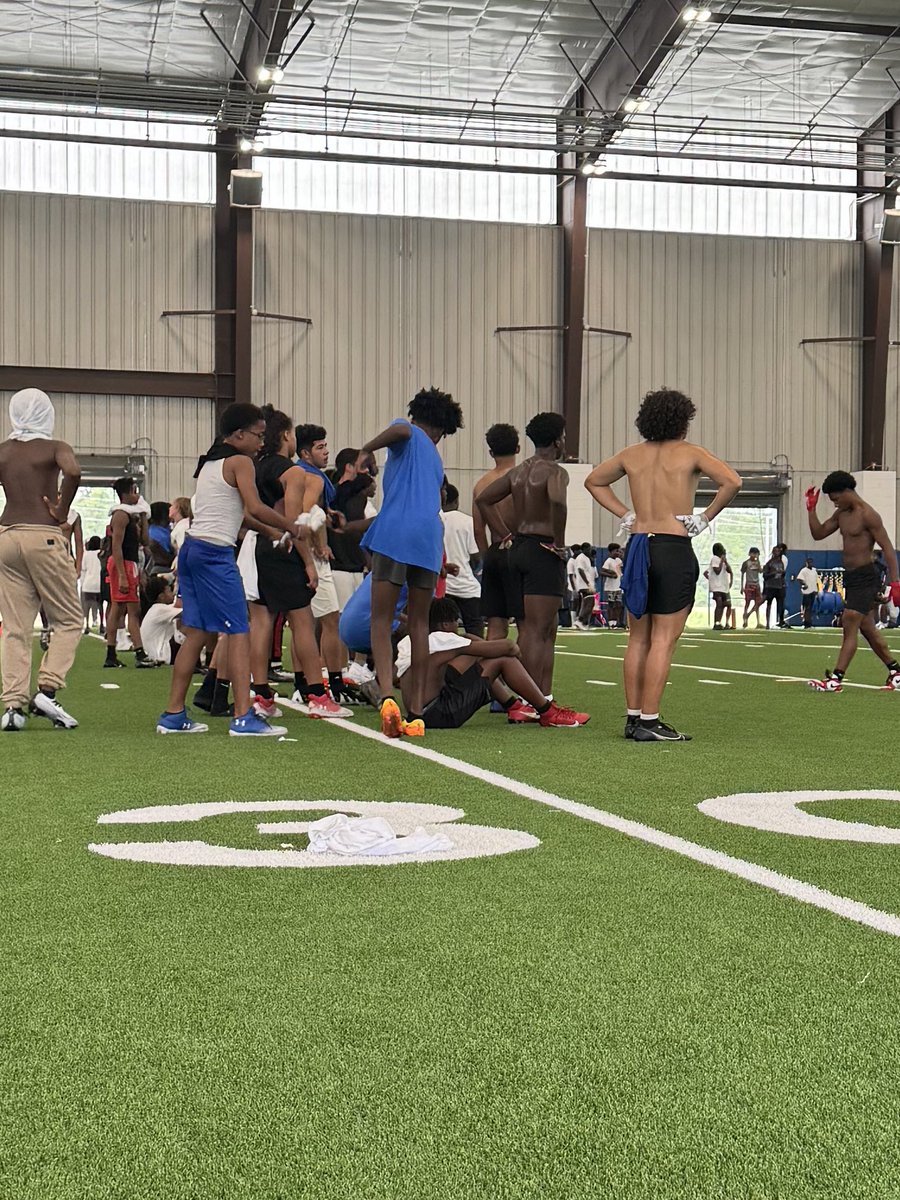 frankr_26's tweet image. Thanks to @ChickfilA and @justinallen_13 I had an amazing showcase at the @allensportshtx next up u exposure camp. Met a lot of great people and was coached a lot from guys that know game!