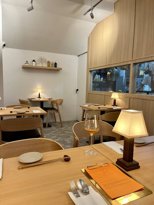 スクンビット33のペッピーナ横にできた新しいタイ居酒屋「Sotthep」がめちゃめちゃ良かった！とくにパクチーの牡蠣チヂミと空芯菜炒めは騙されたと思って食べてみて欲しい🥢 席数に限りがあるため予約推奨💡 　 📍Sotthep<a href="/tag/%E3%82%A2%E3%83%95%E3%82%BF%E3%83%8C%E3%83%BC%E3%83%B3%E3%83%86%E3%82%A3%E3%83%BC"class="tags"><span>#アフタヌーンティー</span></a><a href="/tag/%E3%83%90%E3%83%B3%E3%82%B3%E3%82%AF"class="tags"><span>#バンコク</span></a><a href="/tag/intercontinentalbangkok"class="tags"><span>#intercontinentalbangkok</span></a>