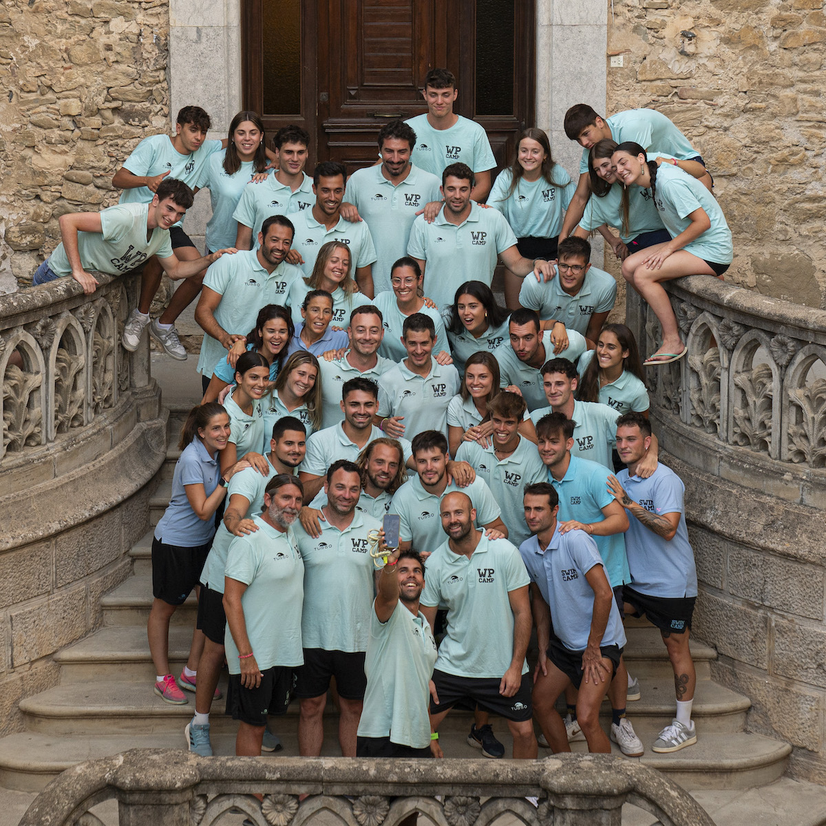 🤩 Más de 40 personas entre equipo técnico y staff de los campus WP CAMP y SWIM CAMP han hecho posible que el 2º turno de este año haya sido un éxito 

🙌 Su implicación y esfuerzo han sido claves para culminar 7 días de pasión por el waterpolo y la natación 💦

¡Mil gracias!