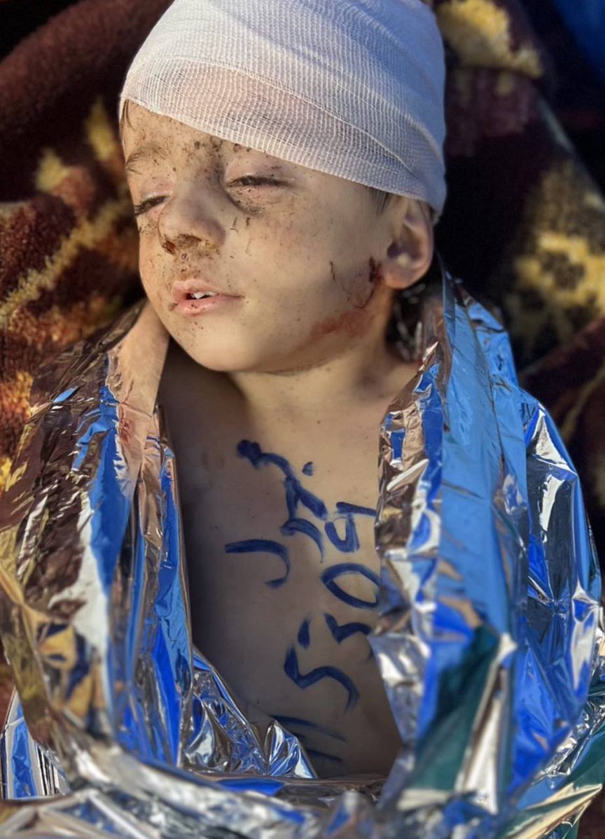 Laiba_Humanity's tweet photo. غزہ میں پورا خاندان شہید، بچے لاپتہ ہیں 💔💔💔 https://t.co/T8A0XidxxW