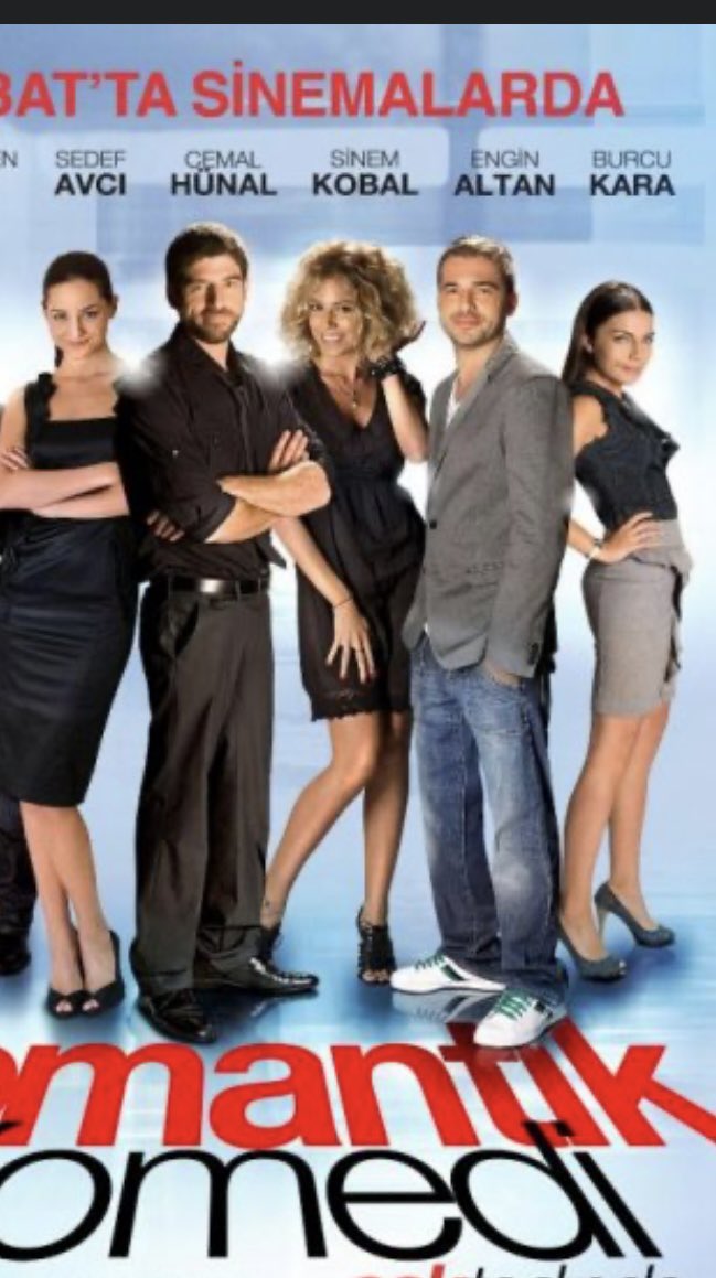 Fark ettiniz mi Romantik Komedi filminde herkes evlenip piyasadan çekilmiş mutlu yuvaları var. Issız adam hariç yani erkeklerimiz havuçlu tarçınlı kek tariflerini geçe bırakmayalım