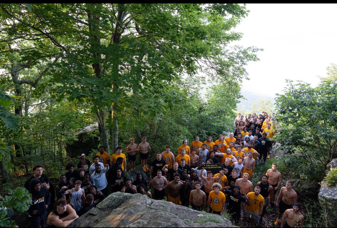 BraxtonVeiga's tweet photo. FAMILY…⬇️. No other tradition in the Country https://t.co/lepYVFRsob