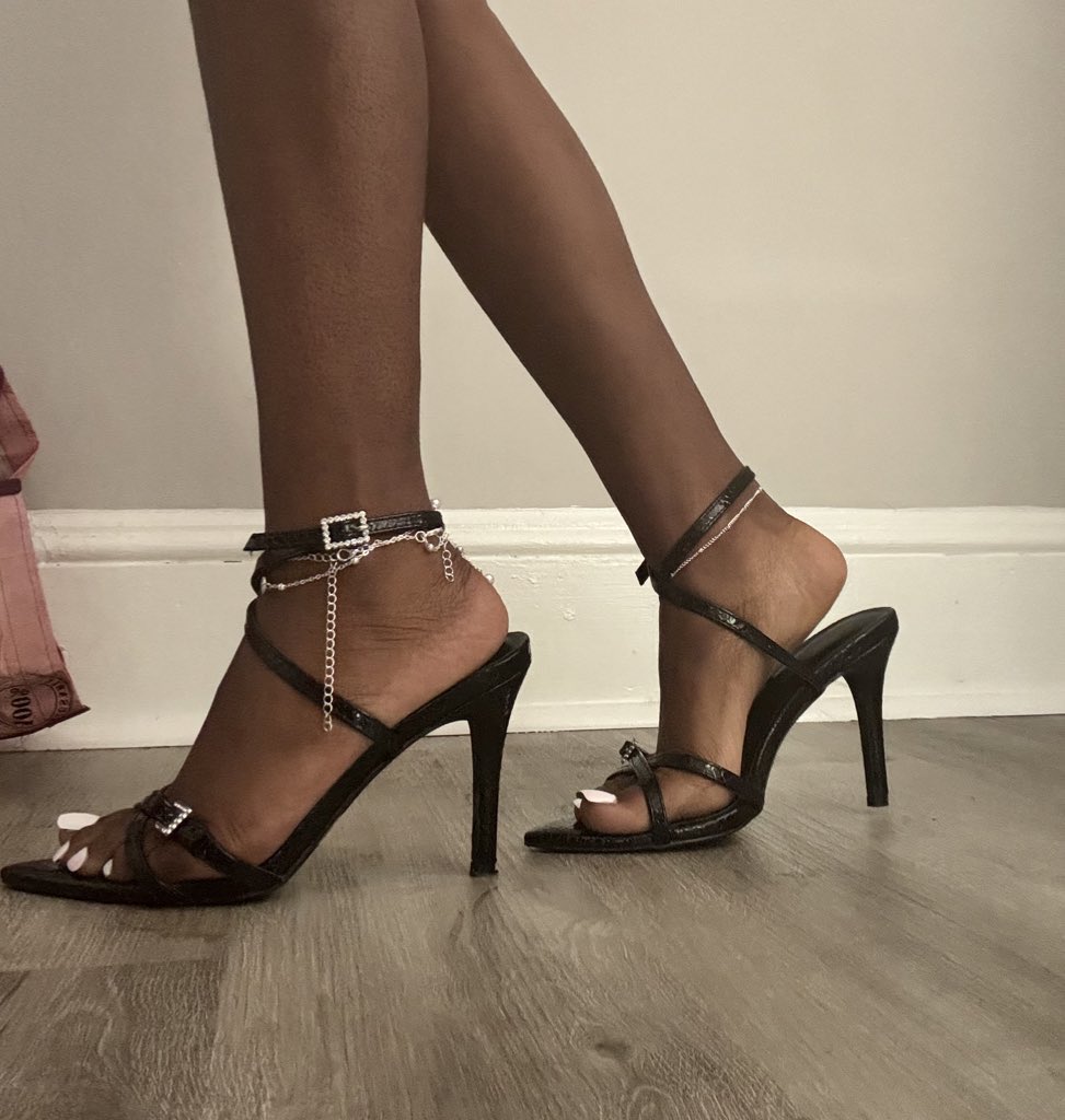 sexyfeetslayer's tweet photo. @FeetFinder i am hmp https://t.co/7aCgyoVrTV