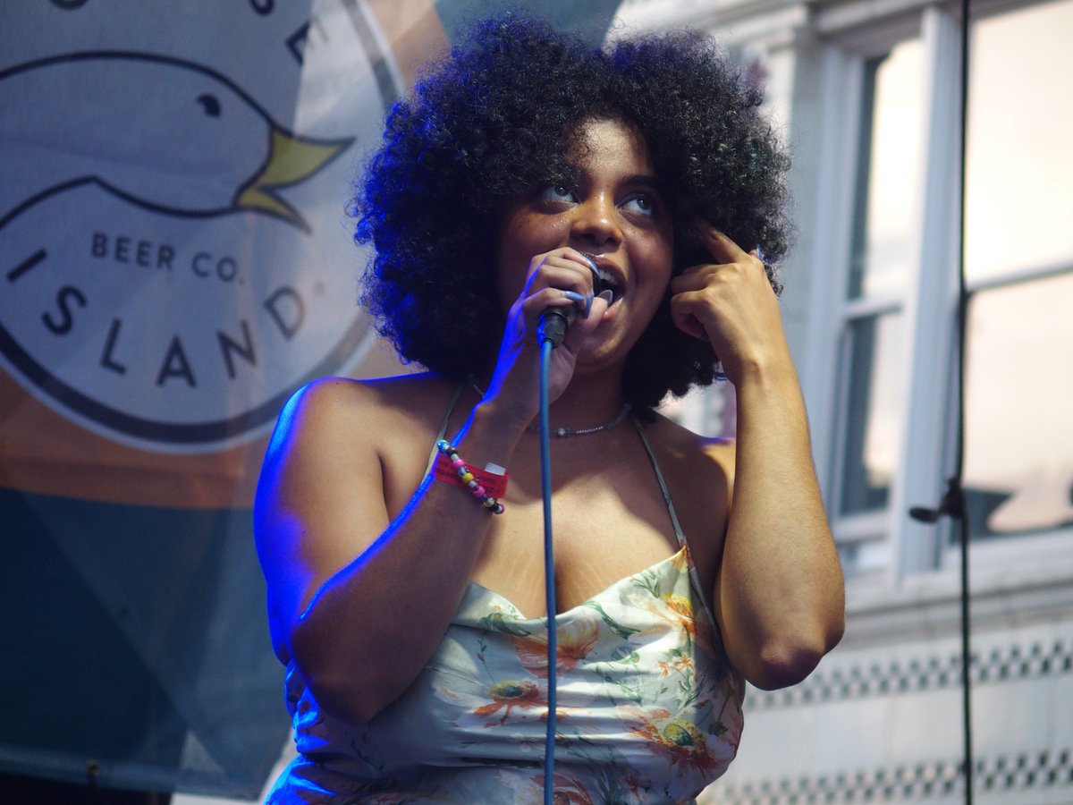 Duendita from Queens brought their modern R&amp;B to <a href="/wickerparkfest/">Wicker Park Fest</a> Saturday night.