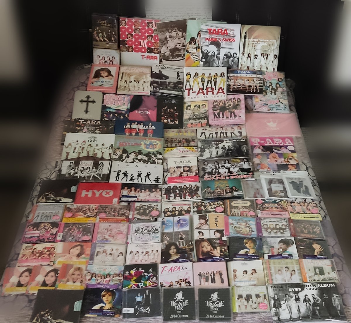 stylonerd's tweet photo. Mi pequeña coleccion de #T_ARA en este año 2024 ♥ #t_araforever #t_ara15thanniversary #15YearsWithT_ARA https://t.co/8tvk87cQsO