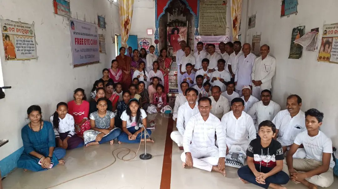 sathyasaiodisha's tweet photo. Loving Sairam..
With the blessings of Sri Sathya Sai Baba, a "One Day With Sai" District Level Balvikas Group 3 Students Project Submission Programme was held at UdyanBandh Sai Mandir of Budhhi Komna Samithi, Nuapada district,on July 28, 2024.
#onedaywithsai
#Nuapada
-Media Team https://t.co/zq5PZOMBB9