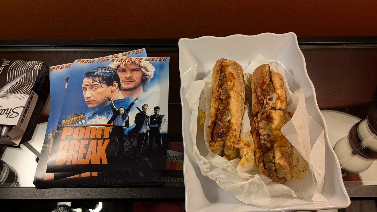 clastowka's tweet image. We did a whole @rifftrax live show last night in a gorgeous packed theater with lots of cool fans in costumes and somehow this was the only pic I took
#utahgetmetwo