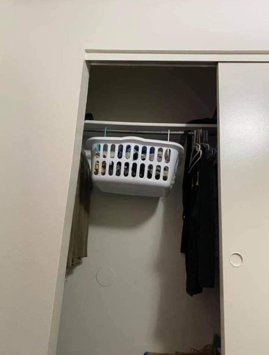 _EricLamarBeatz's tweet image. Told my nephew to get off that game and hang up his clothes.... See now I'm mad 😂