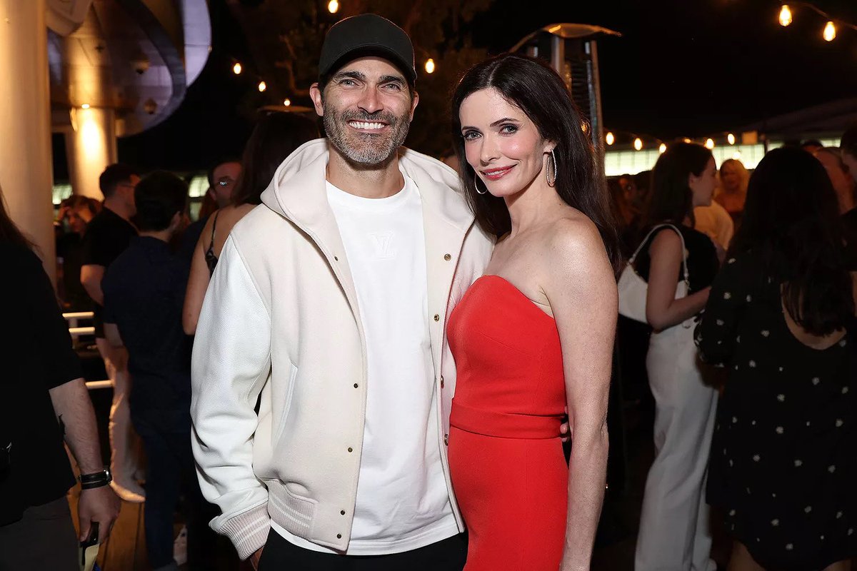 Tyler Hoechlin and Bitsie Tulloch inside Entertainment Weekly’s SDCC party last night. #tylerhoechlin #bitsietulloch #supermanandlois #clarkkent #superman #loislane
