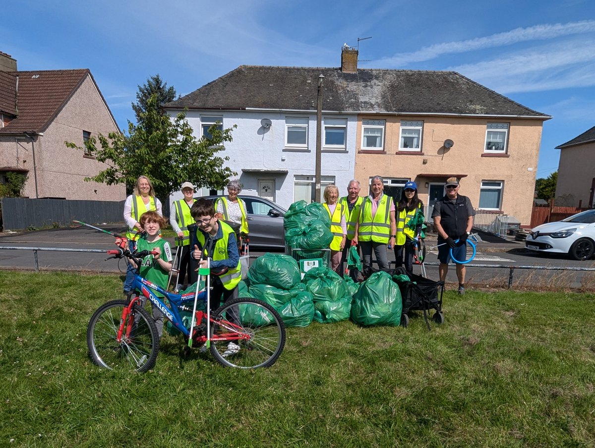 IrvineBeach's tweet photo. What a Crew! 13 volunteers tackled an area of riverside path today and collected 21 bags of litter, plus a trolley and a bike! 

We've kept the bike to repair, it was too good to go to waste. 

#communityaction #litterpicking #upstreambattle https://t.co/pDPZKdWvR2