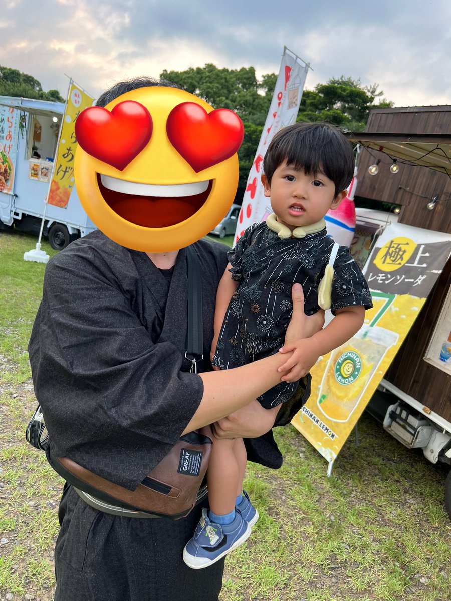 20271996's tweet photo. 夕方から明礬うどんのイベントに参加して来ました！聖くん夫妻に会い息子抱っこしてもらって、かき氷奢ってくれました！ありがとう！たこ焼きもおにぎりも美味しくいただき、ラストの花火もキレイやったー！また来年もよろしくデス！
戦利品いっぱいゲット https://t.co/oL0zcLttYr