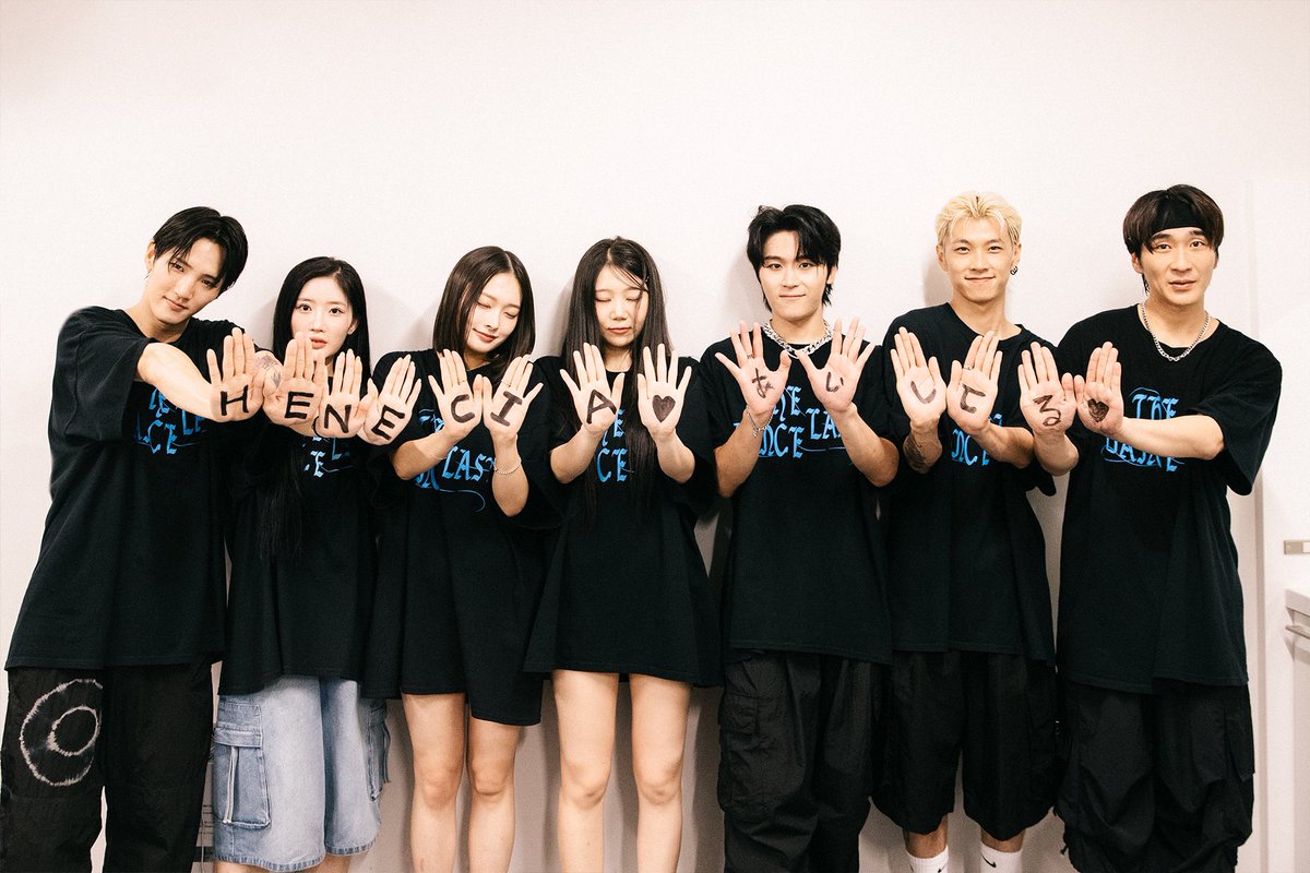 khj_heneciatwt's tweet image. 3일간의 도쿄 공연은 인생에서 가장 기억에 남는 live였습니다. 지난 일본 활동과 헤네치아 여러분과 저의 오랜 관계가 주마등처럼 스치는 하루였어요. 오늘은 여러분이 last dance를 즐기시는 모습들을 모아봤어요. 오랜 시간 뒤에 이 영상을 보면 많이 뭉클할 것 같아요. 아직 last dance를 놓지…