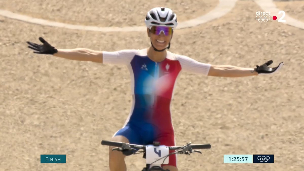 PAULINE FERRAND-PRÉVOT EST CHAMPIONNE OLYMPIIIIIIIQUE !!!

Elle a collectionné 15 titres de championne du Monde (route, cyclo-cross, VTT, gravel), il ne lui en manquait qu'un... L'anomalie est corrigée, à domicile !

PLUS GRANDE ATHLÈTE FRANÇAISE DE TOUS LES TEMPS !