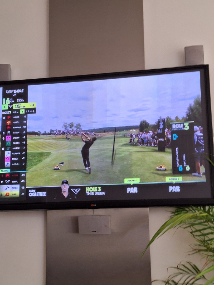 Enjoying the final day #LIVGolf . Will Olgletree keep up the quality play and make the 4 shot lead take him all the way??? Tough field chasing him....