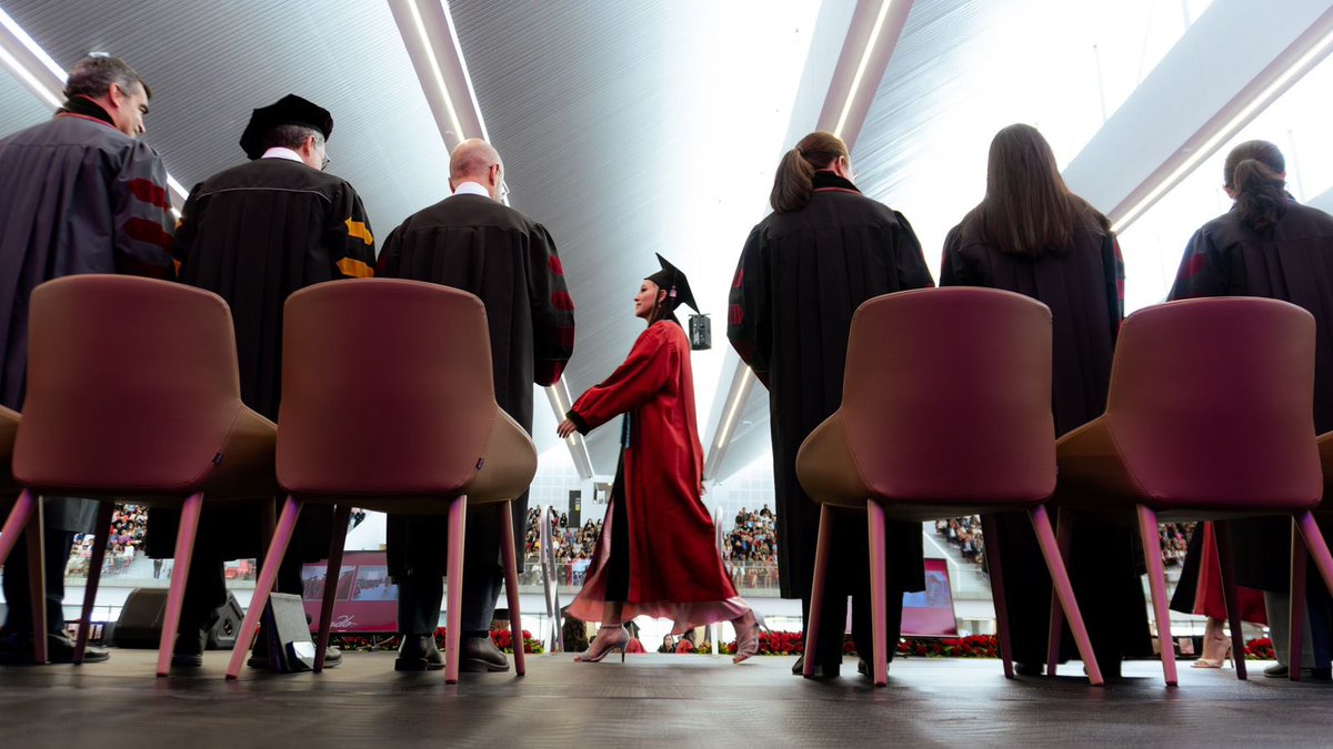 UDLAEcuador's tweet photo. #GradosUDLA | 🙌 ¡Comenzamos el segundo día de graduaciones! 🎓 Nuestros graduados siguen llenando el campus de alegría y orgullo. 🏛️✨ ¡Vamos a celebrar sus logros juntos!💪 https://t.co/cCkYzA3EW9