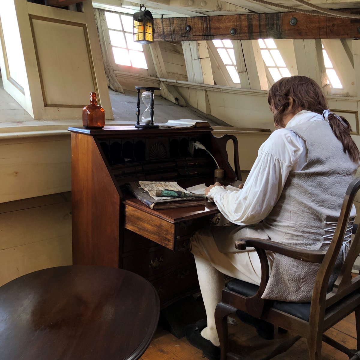 bostonteaship's tweet photo. After you throw the tea into Boston's harbor, go below deck and explore the fo'c'sle, cargo hold, and aft cabin of the vessel!
#nautical #bostonteapartyships #bostonteaparty #bostonmuseum https://t.co/RK9AqSOU1r