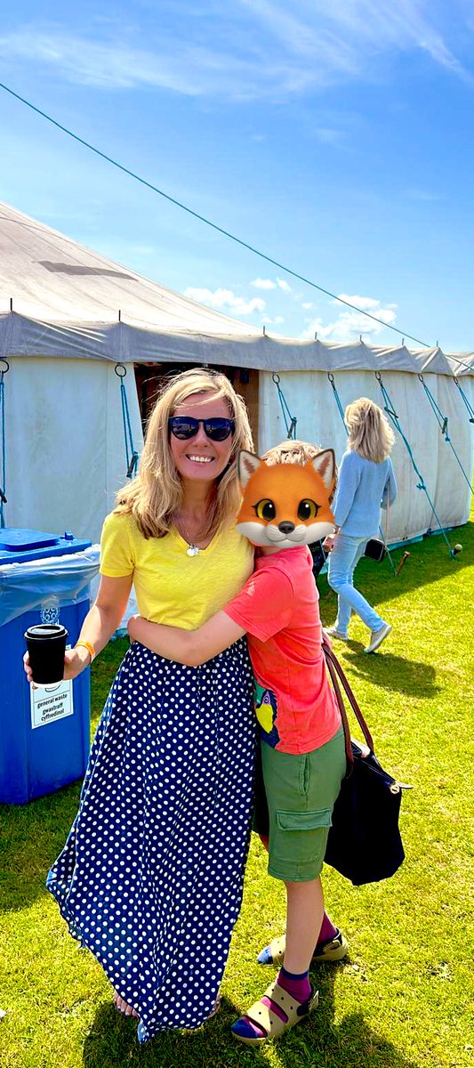 Another sunny day here in #Pembrokeshire &amp; we are back having a fantastic time at the #Solva #EdgeFestival. A privilege to listen to fellow #borderperson <a href="/Delightedheron/">Elizabeth Parker</a> #ElizabethParker perform her stunning &amp; generous #poetry! What a line-up it has been @nicolakidsbooks <a href="/gemhow/">Dr Gemma June Howell</a>